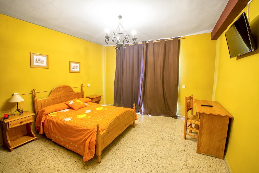 La Casona Del Pinar Albergue ซาน ราฟาเอล ภายนอก รูปภาพ